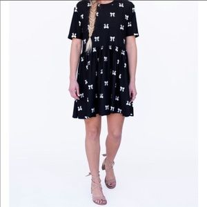 Super cute black and white bows